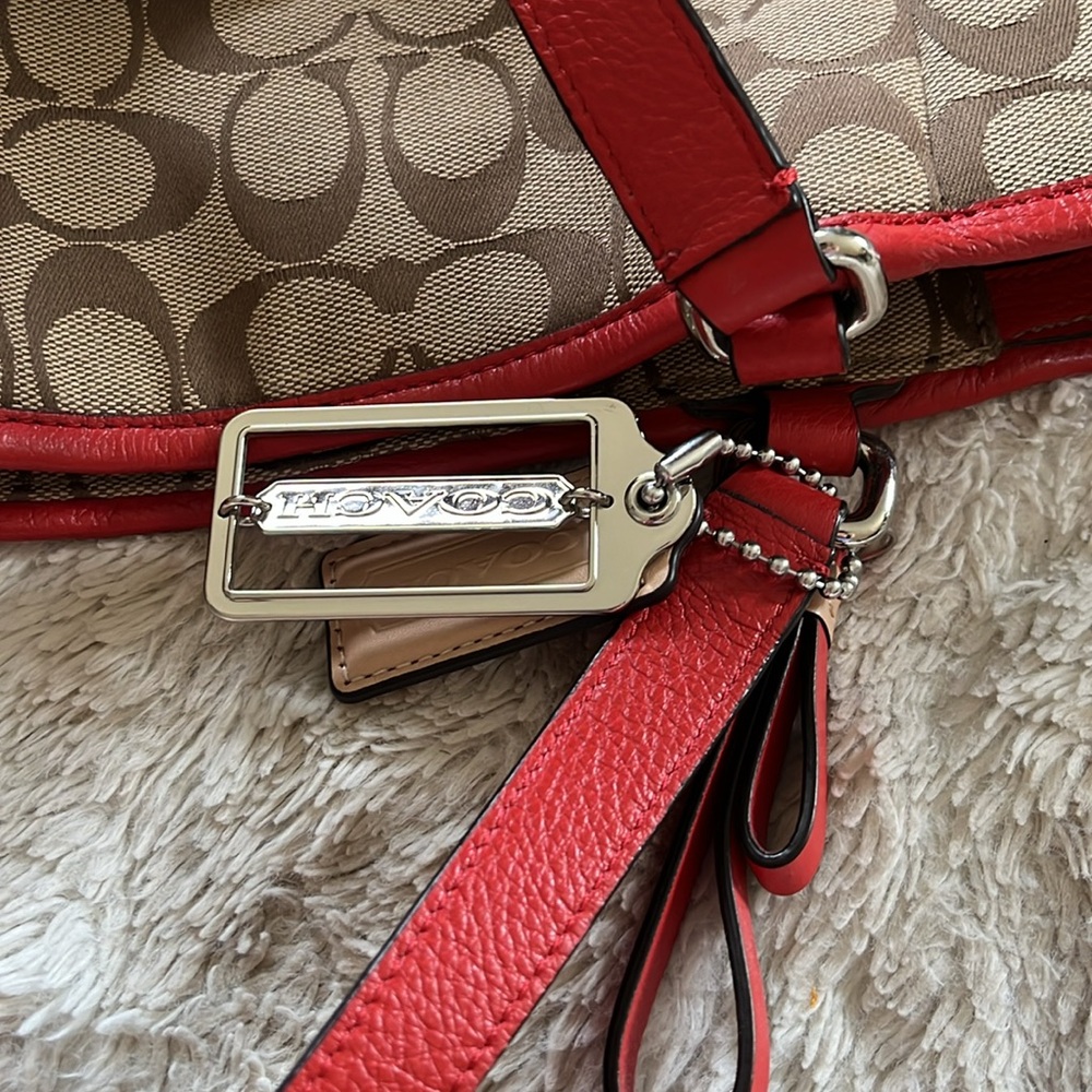 Hermosa bolsa Coach roja /café Solo Una vez usada - Picture 7 of 9
